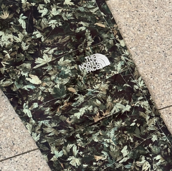 The North Face Gore-Tex Mountain Camo Leaf Pants Medium New Without Tags - Picture 3 of 4